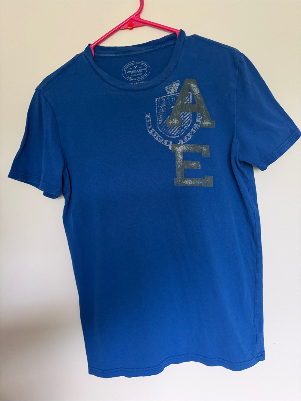 American Eagle Outfitters Athletic Fit Blue Graphic Crest Tee